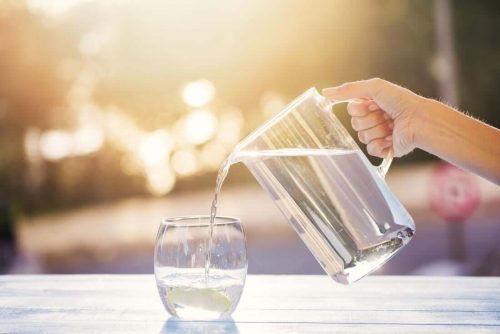 Một ngày nên uống bao nhiêu nước? Những lợi ích của việc bổ sung đủ nước cho cơ thể