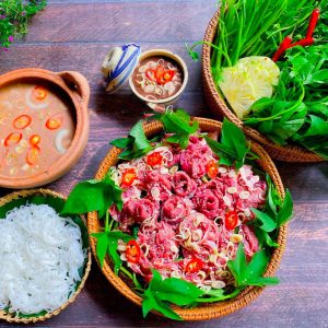 Thịt bò nhúng mắm ruốc thơm ngon khó cưỡng